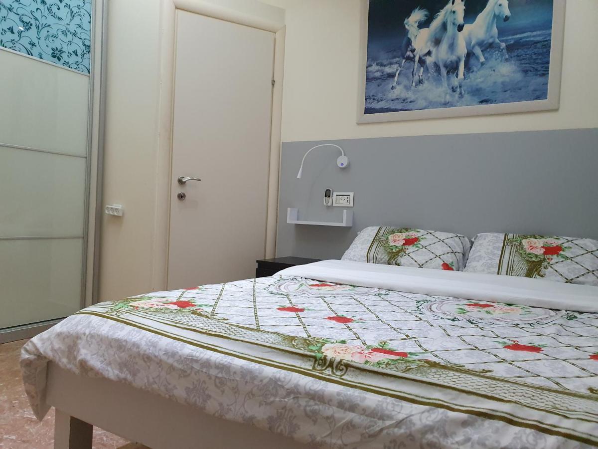 Ezore Yam Apartmens - Elmali'akh St. 4 Bat Yam Dış mekan fotoğraf